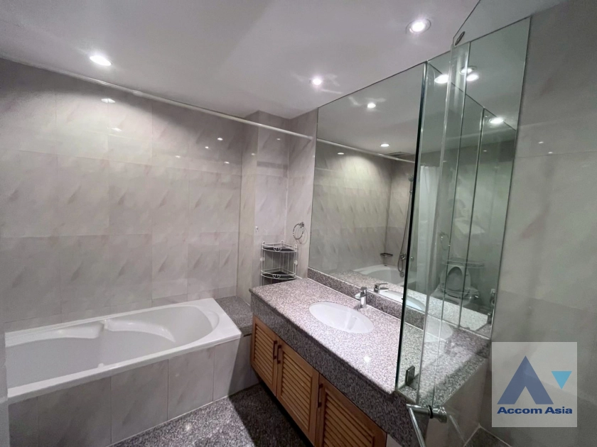 17  2 br Apartment for rent and sale in Ploenchit ,Bangkok BTS Ratchadamri at Step to Lumpini Park AA44573