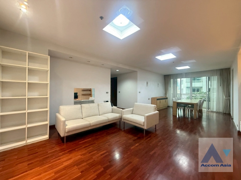 unit 3 Bedrooms  Apartment For Rent in Sukhumvit, Bangkok  near BTS Phrom Phong (AA44577)