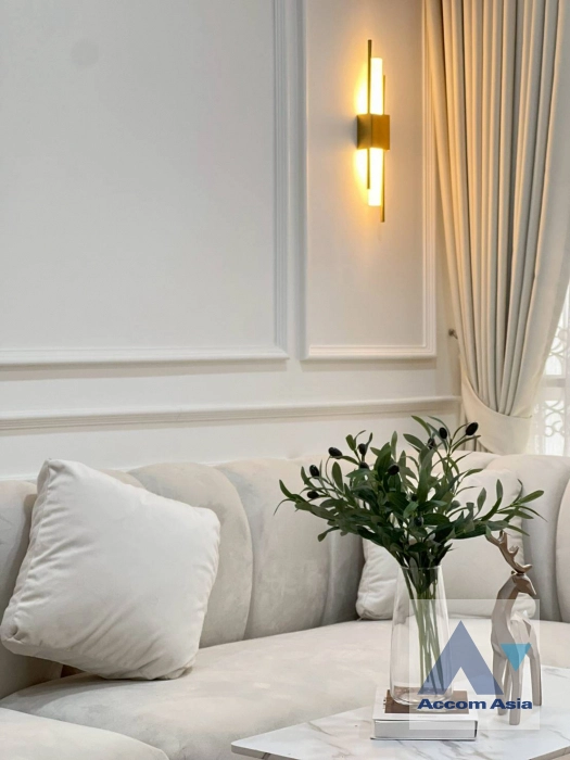 8  4 br House For Rent in Ratchadaphisek ,Bangkok MRT Huai Khwang AA44585