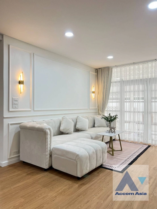  1  4 br House For Rent in Ratchadaphisek ,Bangkok MRT Huai Khwang AA44585