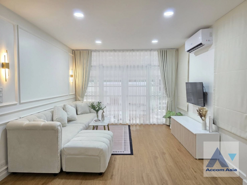  1  4 br House For Rent in Ratchadaphisek ,Bangkok MRT Huai Khwang AA44585