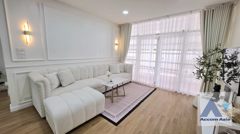  2  4 br House For Rent in Ratchadaphisek ,Bangkok MRT Huai Khwang AA44585