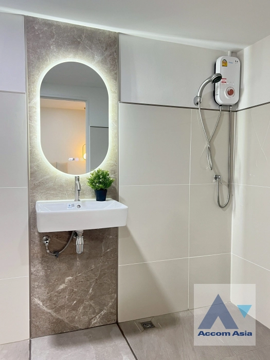 14  4 br House For Rent in Ratchadaphisek ,Bangkok MRT Huai Khwang AA44585