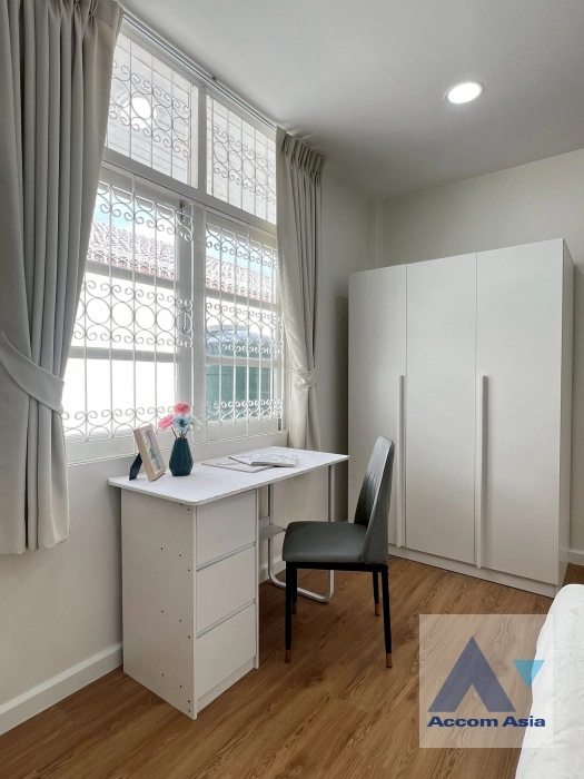 13  4 br House For Rent in Ratchadaphisek ,Bangkok MRT Huai Khwang AA44585