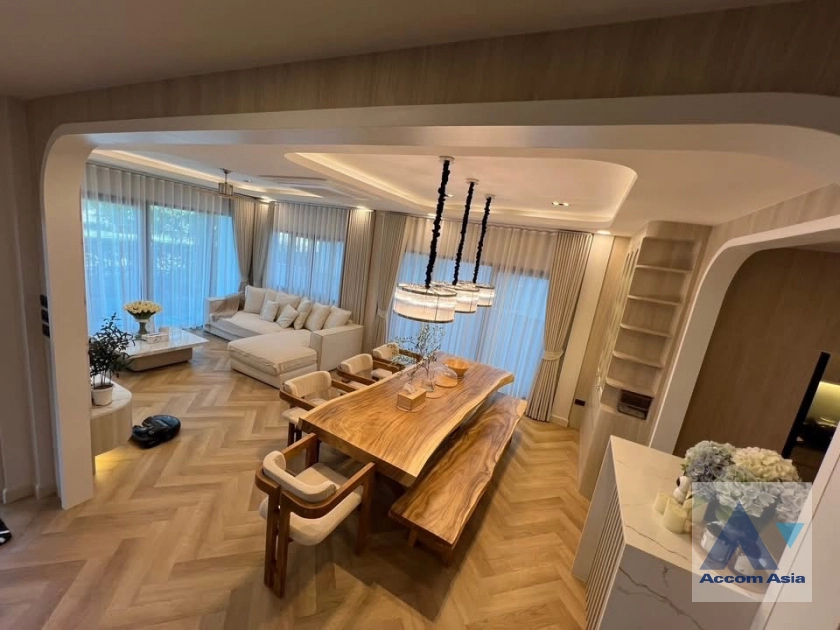 unit 5 Bedrooms  House For Rent & Sale in Samutprakan, Samutprakan  (AA44594)