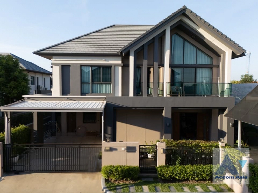 unit 3 Bedrooms  House For Rent & Sale in Latkrabang, Bangkok  (AA44595)