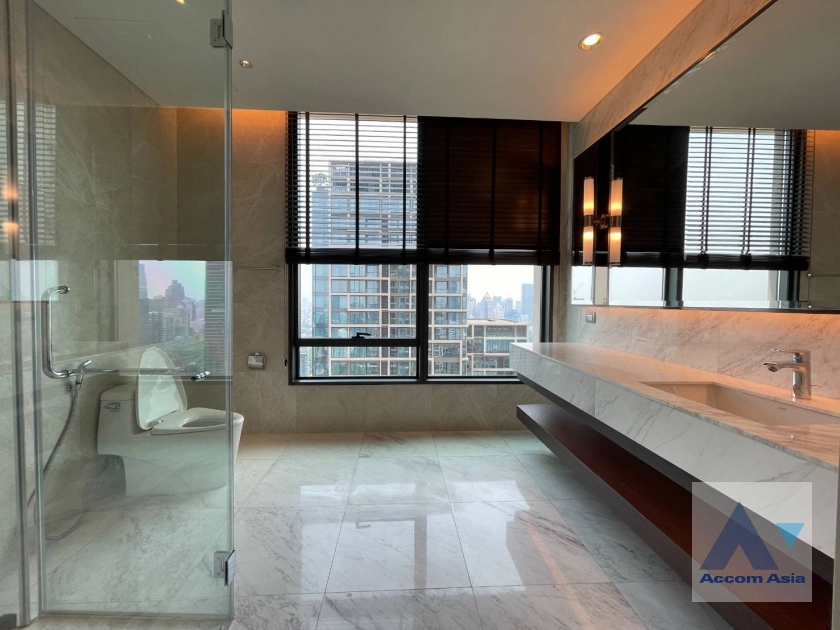11  3 br Condominium For Sale in Ploenchit ,Bangkok BTS Chitlom at Sindhorn Residence AA44598