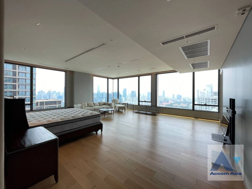 7  3 br Condominium For Sale in Ploenchit ,Bangkok BTS Chitlom at Sindhorn Residence AA44598