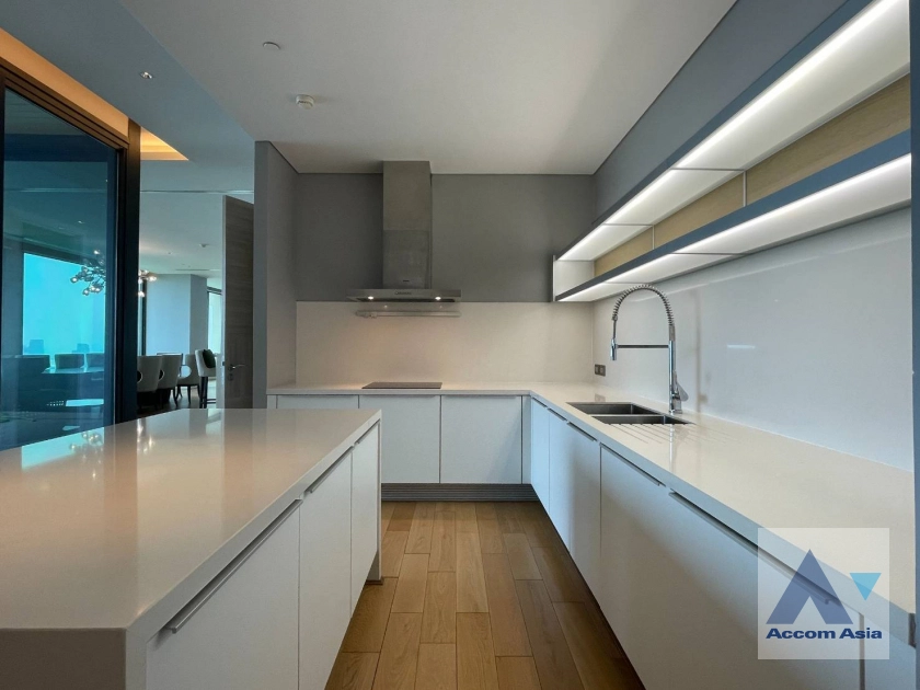 6  3 br Condominium For Sale in Ploenchit ,Bangkok BTS Chitlom at Sindhorn Residence AA44598