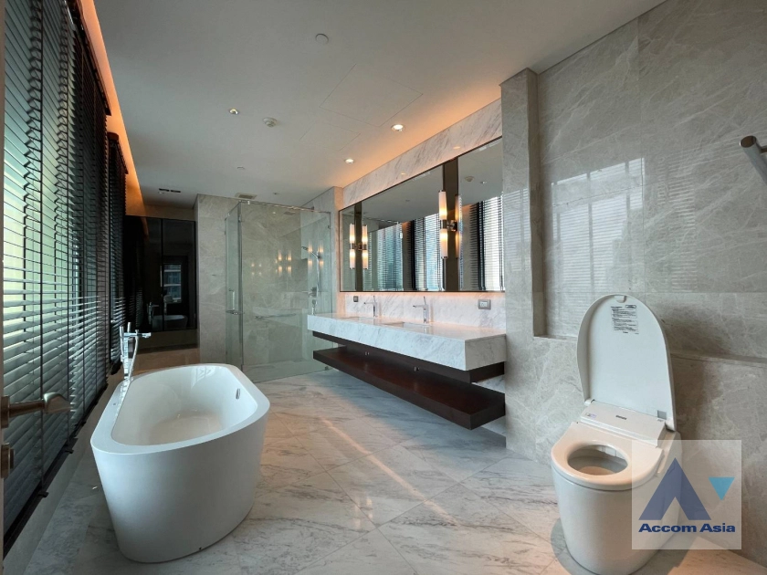 15  3 br Condominium For Sale in Ploenchit ,Bangkok BTS Chitlom at Sindhorn Residence AA44598