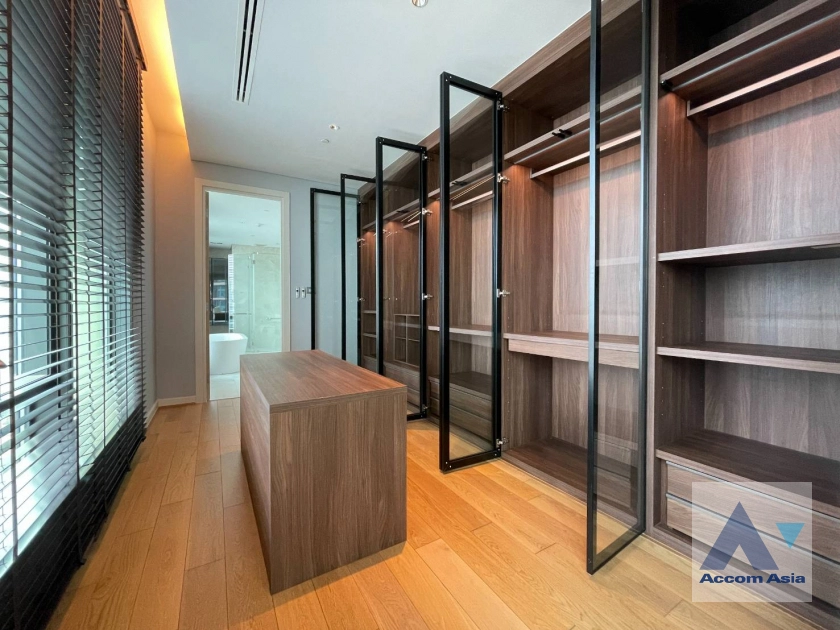 13  3 br Condominium For Sale in Ploenchit ,Bangkok BTS Chitlom at Sindhorn Residence AA44598