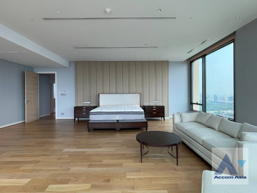 8  3 br Condominium For Sale in Ploenchit ,Bangkok BTS Chitlom at Sindhorn Residence AA44598