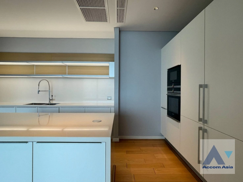 14  3 br Condominium For Sale in Ploenchit ,Bangkok BTS Chitlom at Sindhorn Residence AA44598