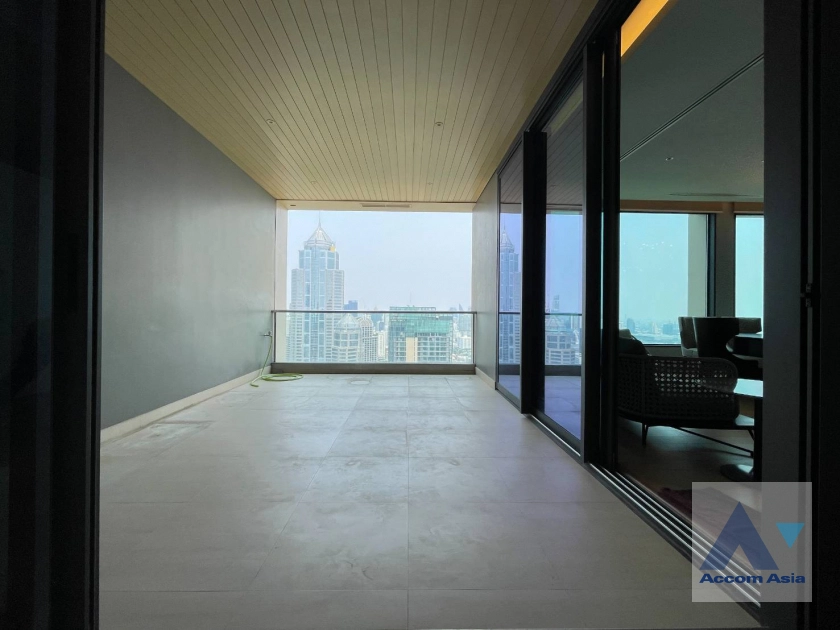 5  3 br Condominium For Sale in Ploenchit ,Bangkok BTS Chitlom at Sindhorn Residence AA44598