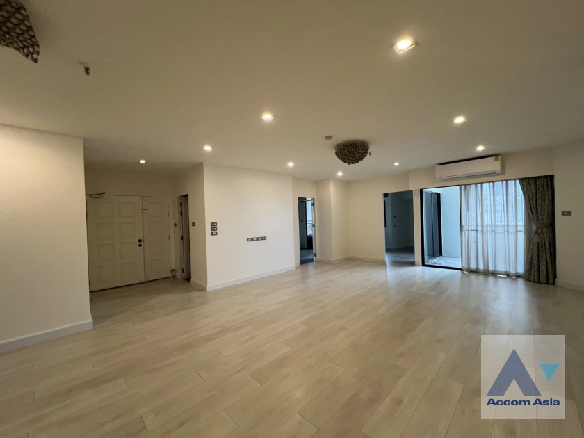 unit 2 Bedrooms  Condominium For Sale in Sukhumvit, Bangkok  near BTS Thong Lo (AA44599)