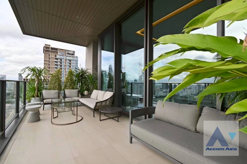 unitBig Balcony, Penthouse |  4 Bedrooms  Condominium For Sale in Ploenchit, Bangkok  near BTS Chitlom (AA44600)