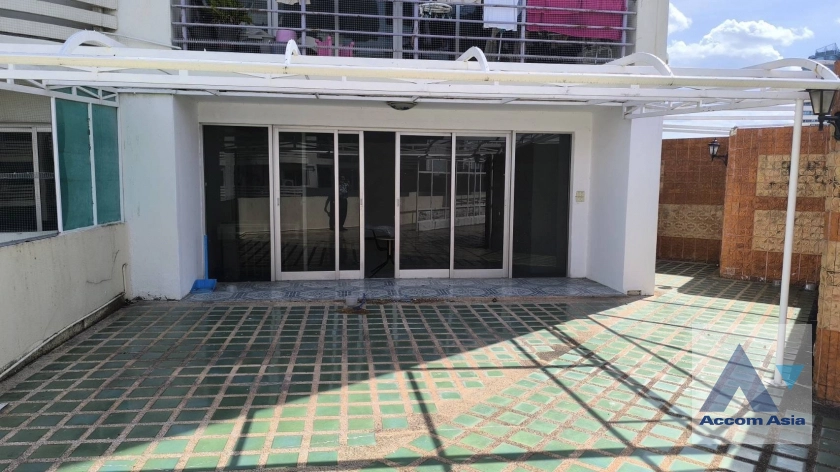 unit 2 Bedrooms  Condominium For Sale in Sathorn, Bangkok  near BRT Wat Dan (AA44604)