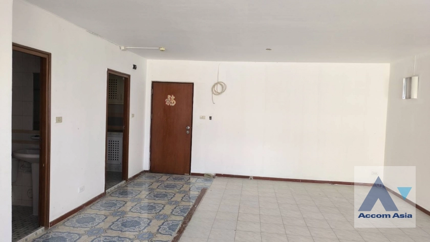 unit 2 Bedrooms  Condominium For Sale in Sathorn, Bangkok  near BRT Wat Dan (AA44604)