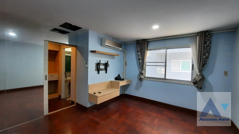 5  5 br House for rent and sale in Pattanakarn ,Bangkok ARL Hua Mak at Baan Varatorn Ville  AA44606