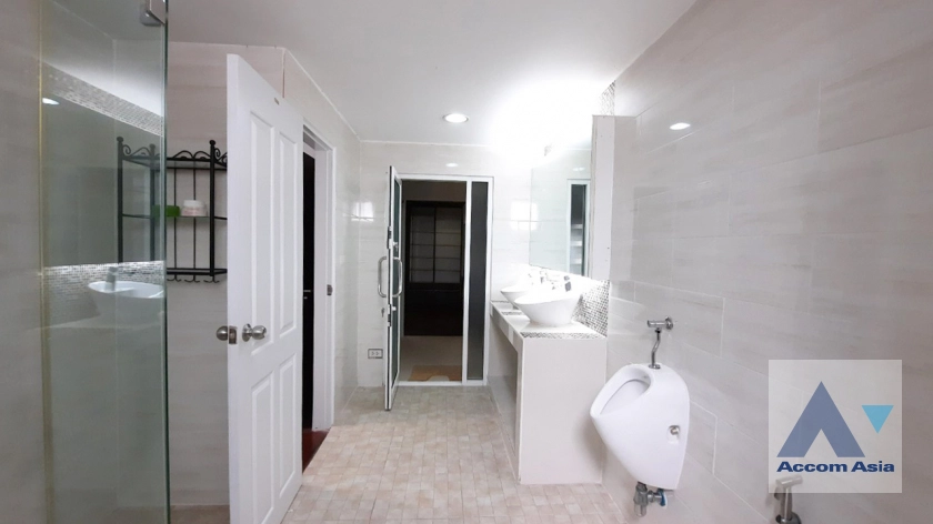 16  5 br House for rent and sale in Pattanakarn ,Bangkok ARL Hua Mak at Baan Varatorn Ville  AA44606