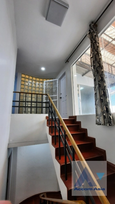 12  5 br House for rent and sale in Pattanakarn ,Bangkok ARL Hua Mak at Baan Varatorn Ville  AA44606