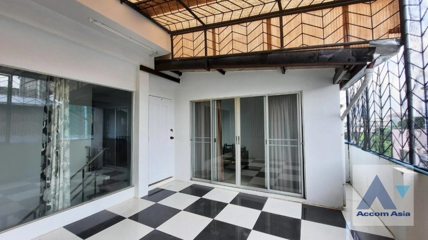 17  5 br House for rent and sale in Pattanakarn ,Bangkok ARL Hua Mak at Baan Varatorn Ville  AA44606