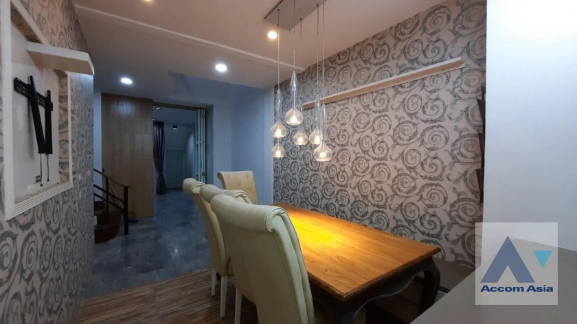 10  5 br House for rent and sale in Pattanakarn ,Bangkok ARL Hua Mak at Baan Varatorn Ville  AA44606