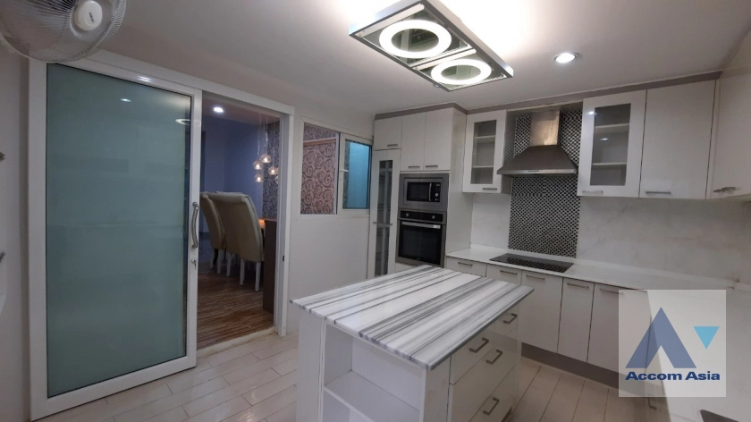 4  5 br House for rent and sale in Pattanakarn ,Bangkok ARL Hua Mak at Baan Varatorn Ville  AA44606