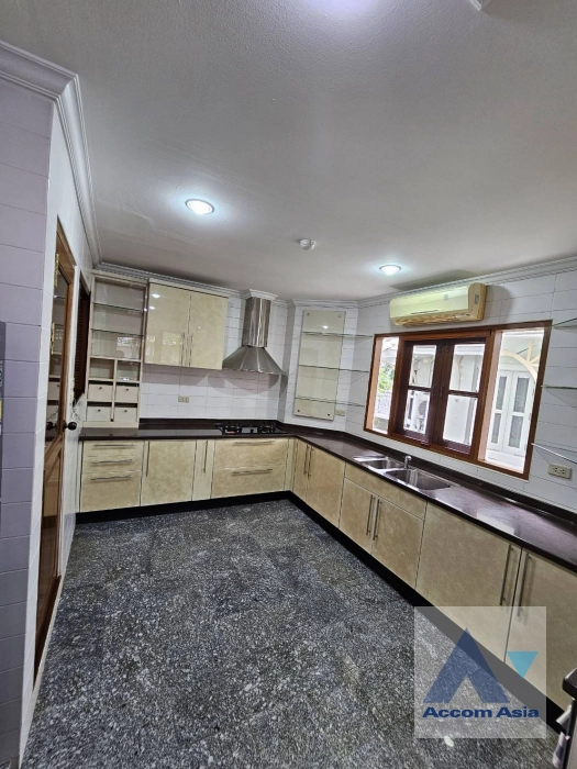 4  4 br House For Rent in Dusit ,Bangkok  at House by Chaophraya River AA44609