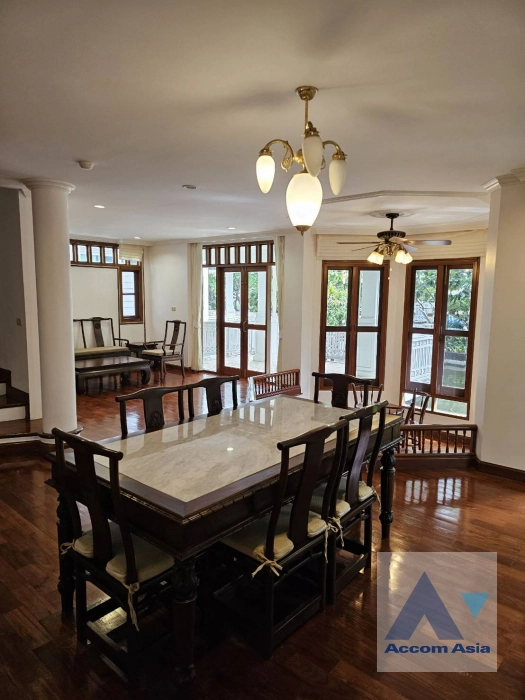 unit 4 Bedrooms  House For Rent in Dusit, Bangkok  (AA44609)