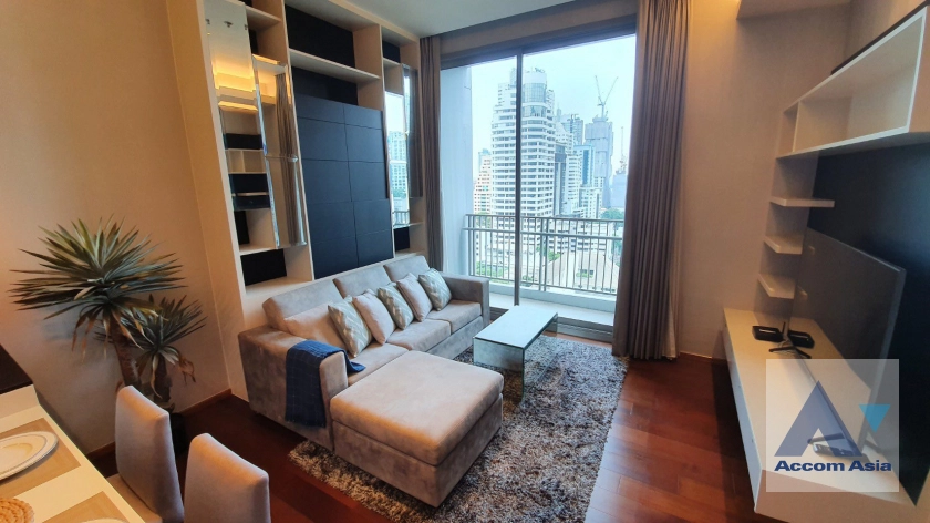 Corner Unit |  Quattro Thonglor Condominium  1 Bedroom for Sale & Rent BTS Thong Lo in Sukhumvit Bangkok