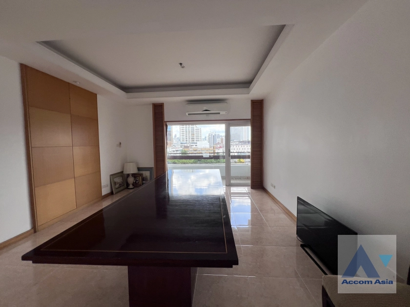  1  3 br Apartment for rent and sale in Sathorn ,Bangkok MRT Lumphini at Cozy and Convenient Apartment Near Garden Intl AA44623