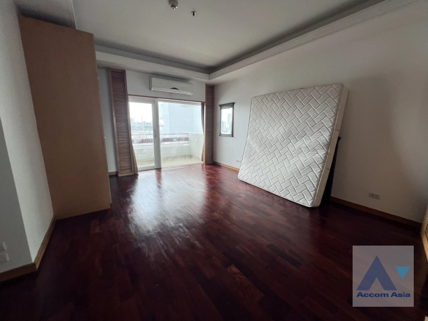 8  3 br Apartment for rent and sale in Sathorn ,Bangkok MRT Lumphini at Cozy and Convenient Apartment Near Garden Intl AA44623
