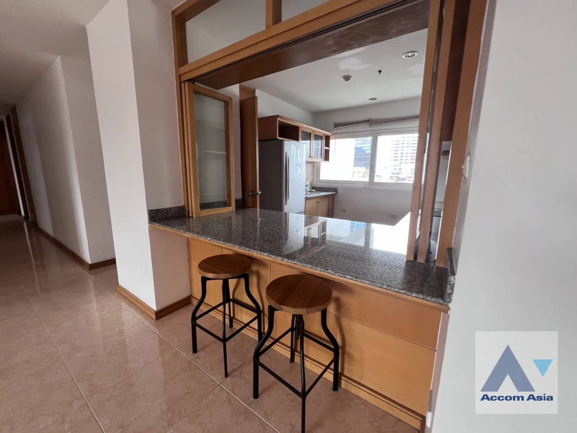 4  3 br Apartment for rent and sale in Sathorn ,Bangkok MRT Lumphini at Cozy and Convenient Apartment Near Garden Intl AA44623