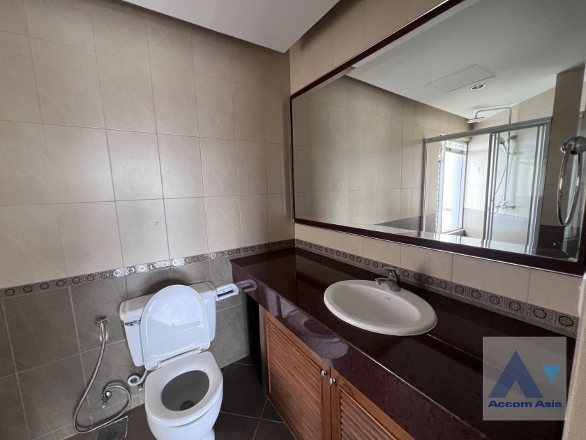 13  3 br Apartment for rent and sale in Sathorn ,Bangkok MRT Lumphini at Cozy and Convenient Apartment Near Garden Intl AA44623