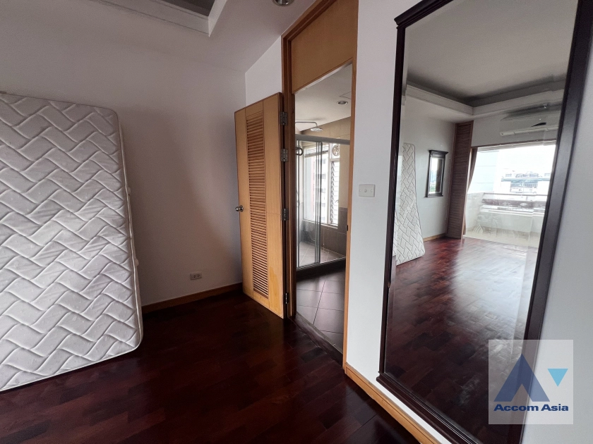 9  3 br Apartment for rent and sale in Sathorn ,Bangkok MRT Lumphini at Cozy and Convenient Apartment Near Garden Intl AA44623