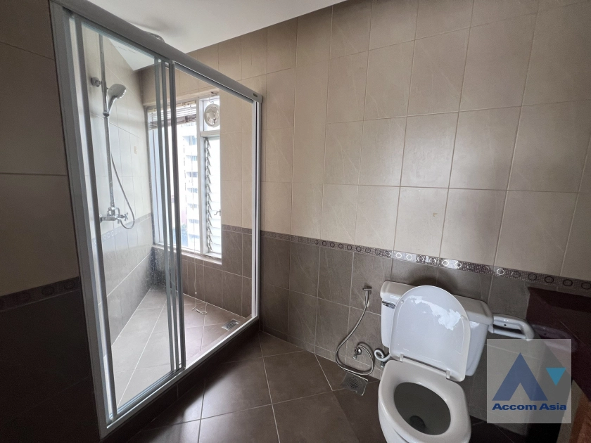 15  3 br Apartment for rent and sale in Sathorn ,Bangkok MRT Lumphini at Cozy and Convenient Apartment Near Garden Intl AA44623