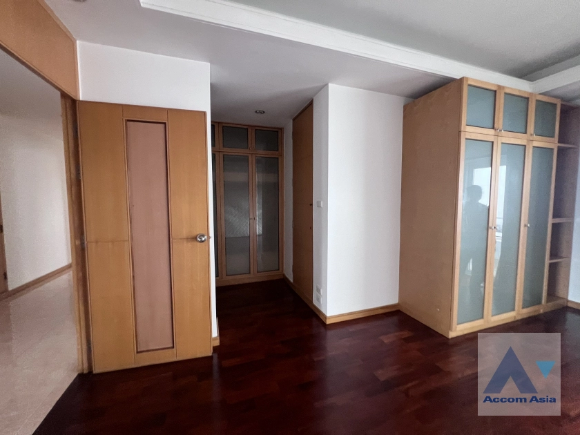 11  3 br Apartment for rent and sale in Sathorn ,Bangkok MRT Lumphini at Cozy and Convenient Apartment Near Garden Intl AA44623