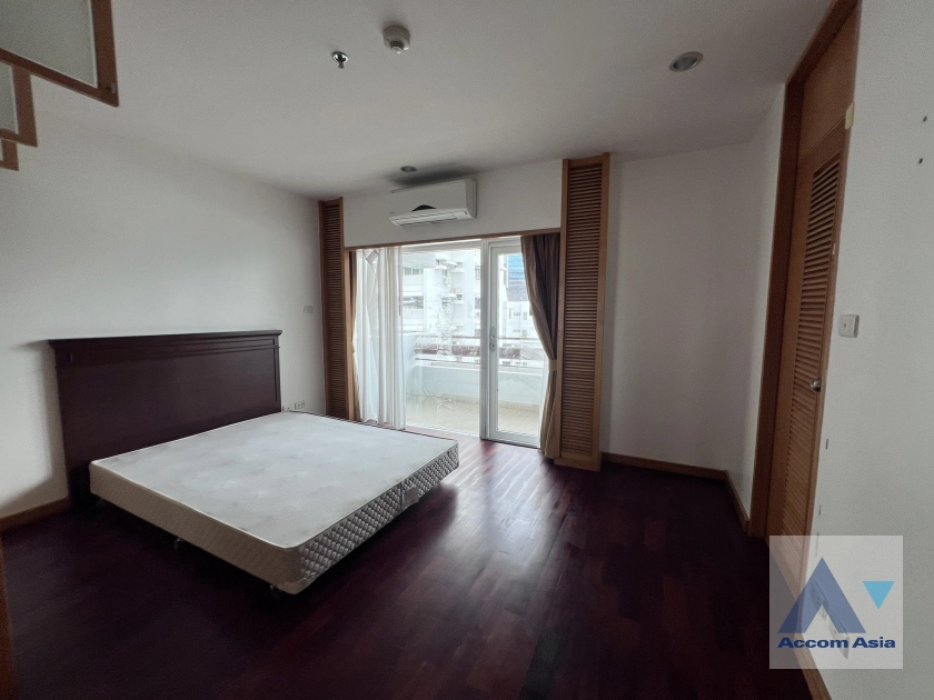 6  3 br Apartment for rent and sale in Sathorn ,Bangkok MRT Lumphini at Cozy and Convenient Apartment Near Garden Intl AA44623