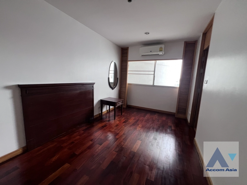 10  3 br Apartment for rent and sale in Sathorn ,Bangkok MRT Lumphini at Cozy and Convenient Apartment Near Garden Intl AA44623