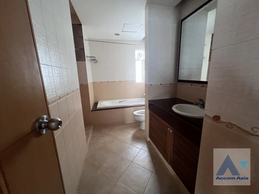 14  3 br Apartment for rent and sale in Sathorn ,Bangkok MRT Lumphini at Cozy and Convenient Apartment Near Garden Intl AA44623