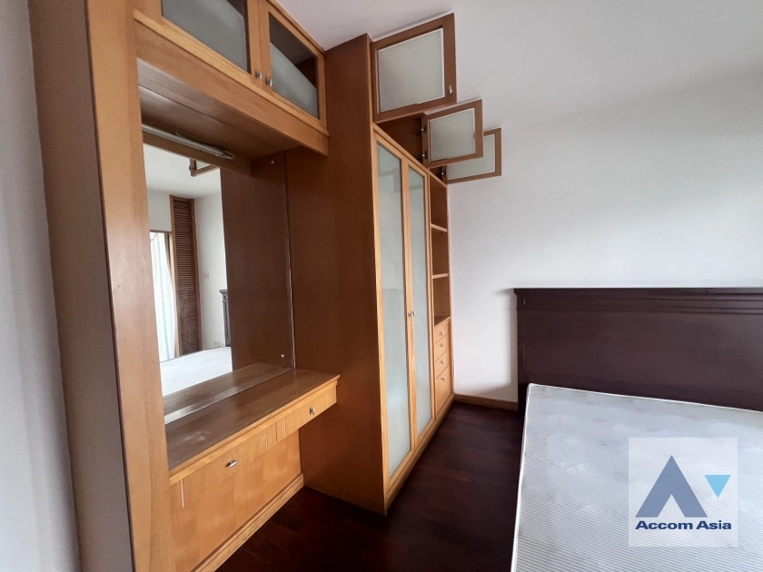 7  3 br Apartment for rent and sale in Sathorn ,Bangkok MRT Lumphini at Cozy and Convenient Apartment Near Garden Intl AA44623