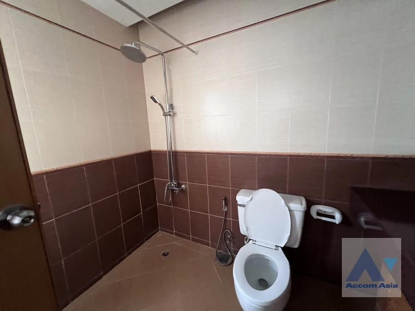 16  3 br Apartment for rent and sale in Sathorn ,Bangkok MRT Lumphini at Cozy and Convenient Apartment Near Garden Intl AA44623