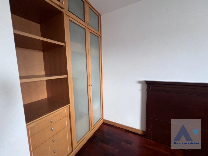 12  3 br Apartment for rent and sale in Sathorn ,Bangkok MRT Lumphini at Cozy and Convenient Apartment Near Garden Intl AA44623