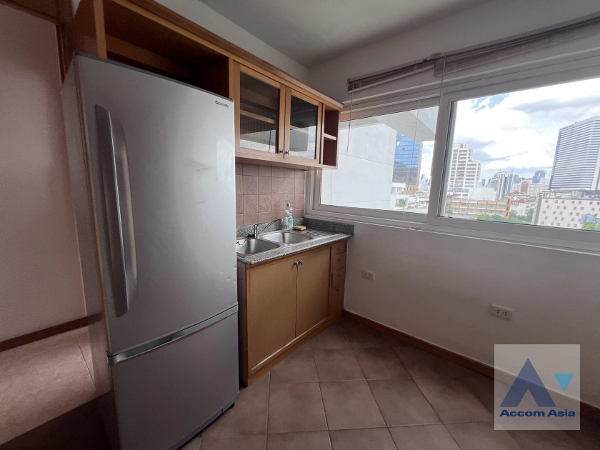 5  3 br Apartment for rent and sale in Sathorn ,Bangkok MRT Lumphini at Cozy and Convenient Apartment Near Garden Intl AA44623