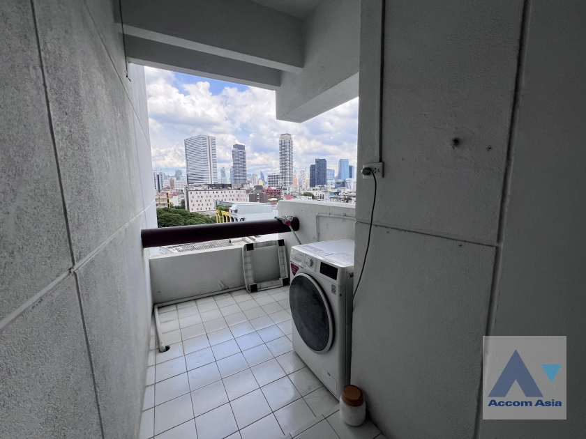 17  3 br Apartment for rent and sale in Sathorn ,Bangkok MRT Lumphini at Cozy and Convenient Apartment Near Garden Intl AA44623
