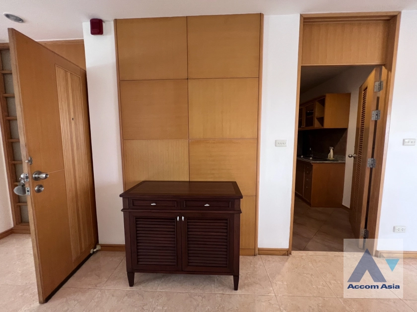 7  3 br Apartment for rent and sale in Sathorn ,Bangkok MRT Lumphini at Cozy and Convenient Apartment Near Garden Intl AA44624