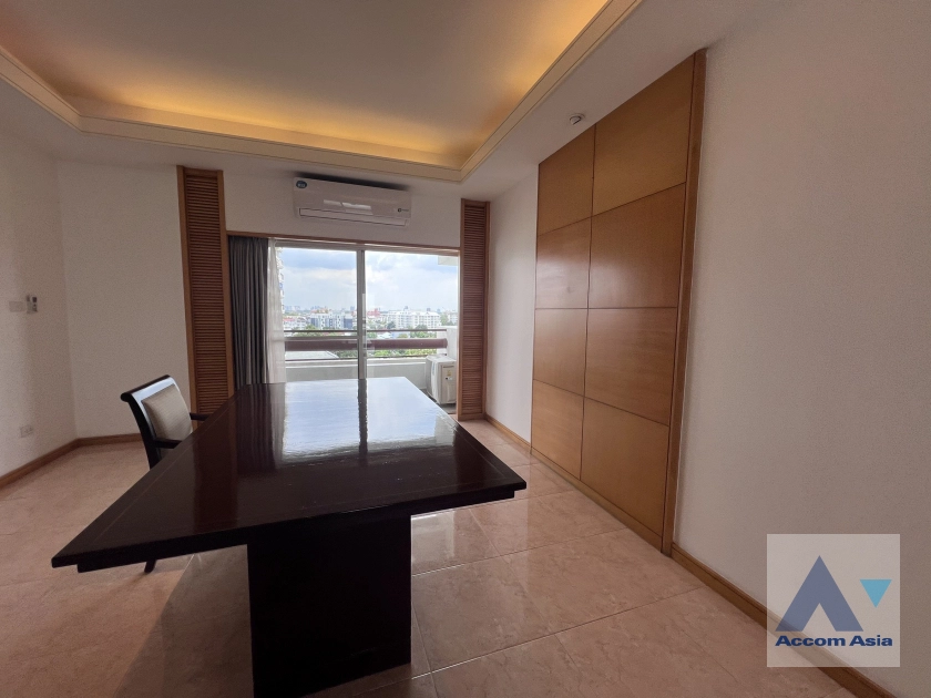  1  3 br Apartment for rent and sale in Sathorn ,Bangkok MRT Lumphini at Cozy and Convenient Apartment Near Garden Intl AA44624
