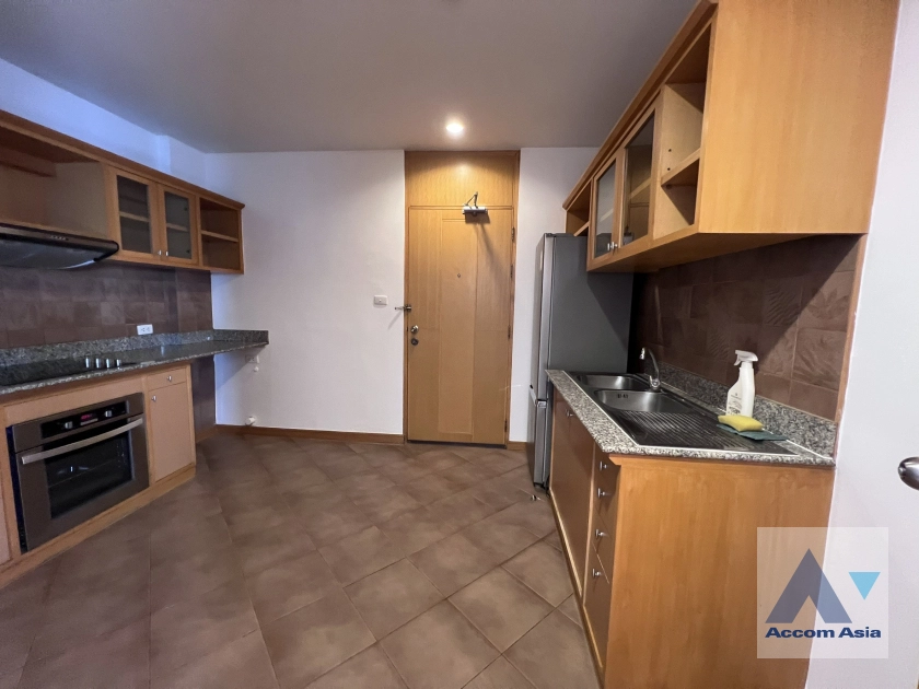 5  3 br Apartment for rent and sale in Sathorn ,Bangkok MRT Lumphini at Cozy and Convenient Apartment Near Garden Intl AA44624