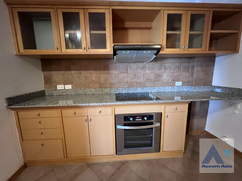 6  3 br Apartment for rent and sale in Sathorn ,Bangkok MRT Lumphini at Cozy and Convenient Apartment Near Garden Intl AA44624